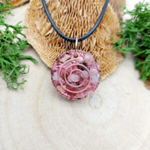 orgonite hanger rond roze met spiraal roze