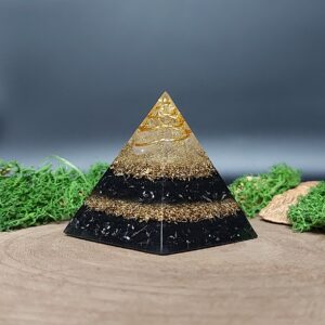 orgonite piramide zwart goud in lagen, spiraal goud