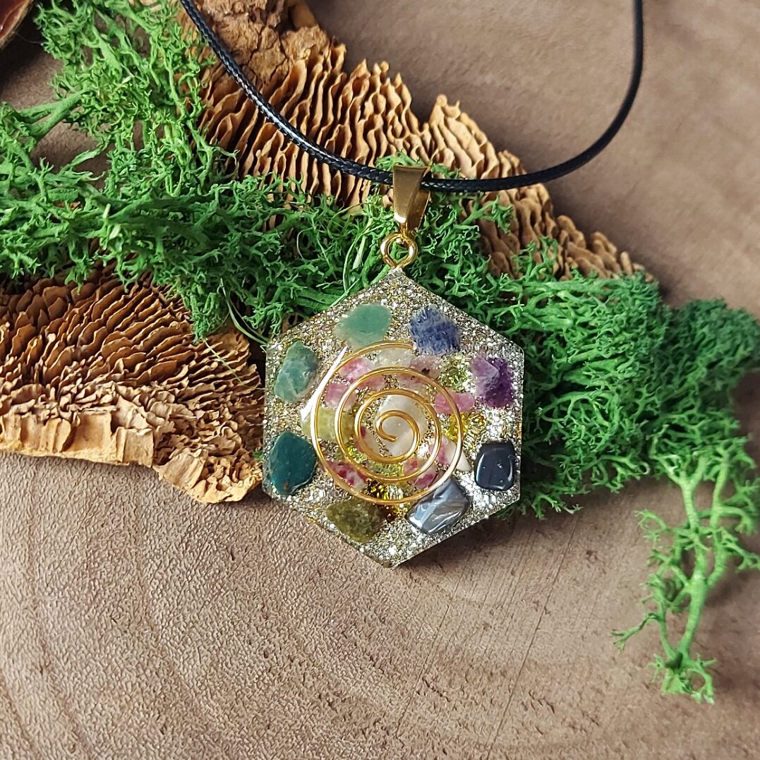 orgonite amulet veelkleurig met spiraal