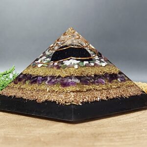 orgonite piramide zwart paars wit goud, spiraal koper