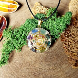 orgonite amulet diverse kleuren spiraal goud