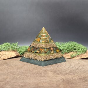 orgonite piramide groen bruin