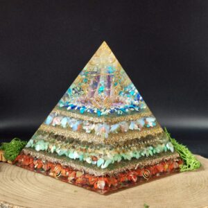 orgonite piramide XL amethistpunt