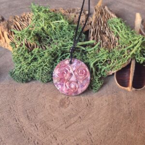 orgonite hanger rond roze