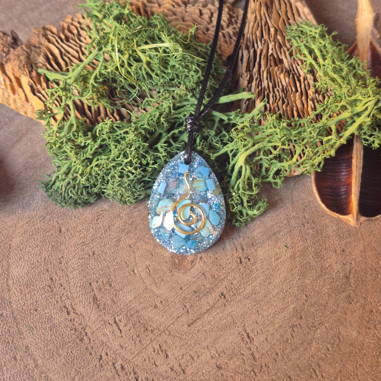 orgonite hanger drupje blauw