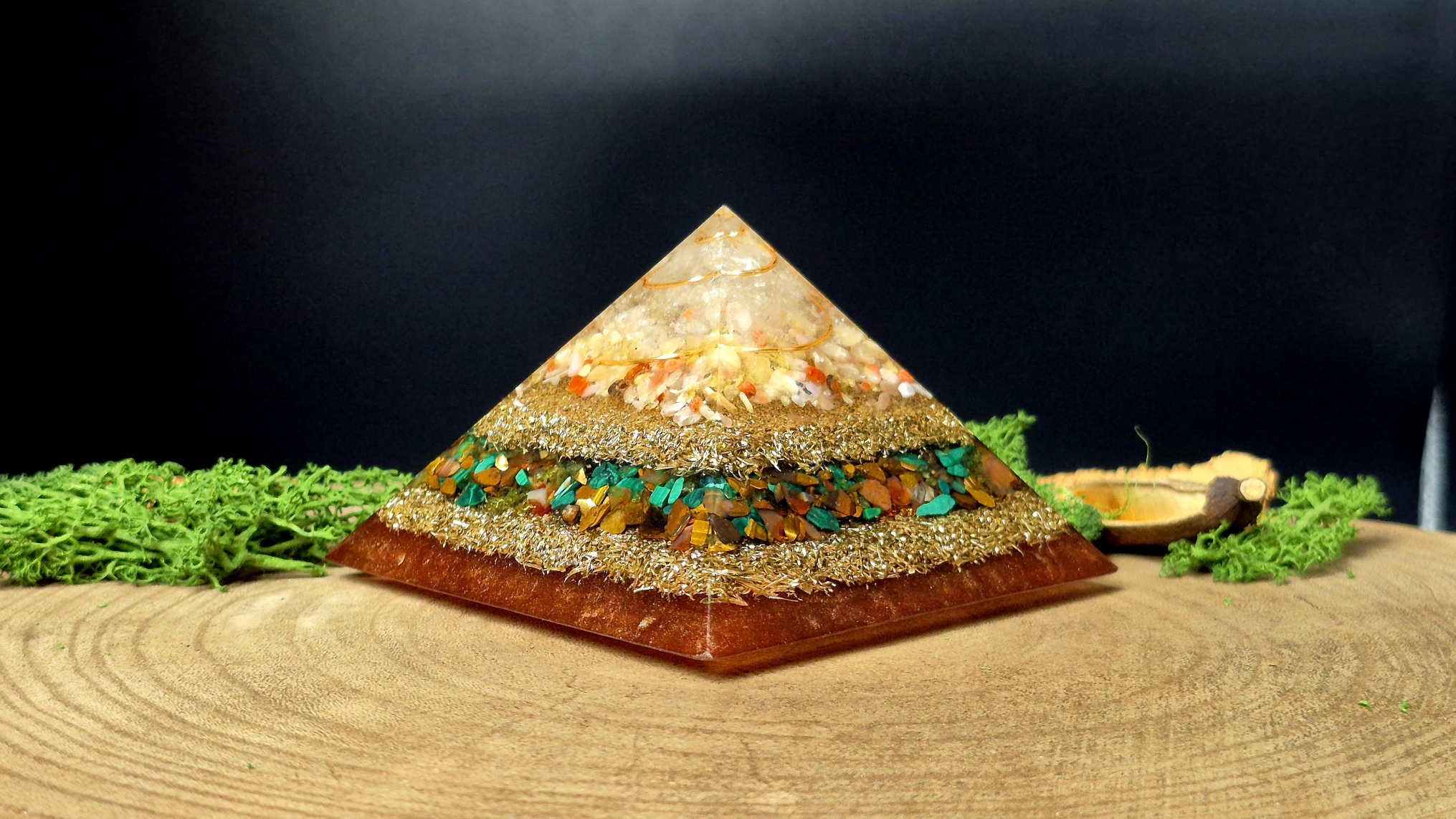 orgonite piramide geel groen bruin