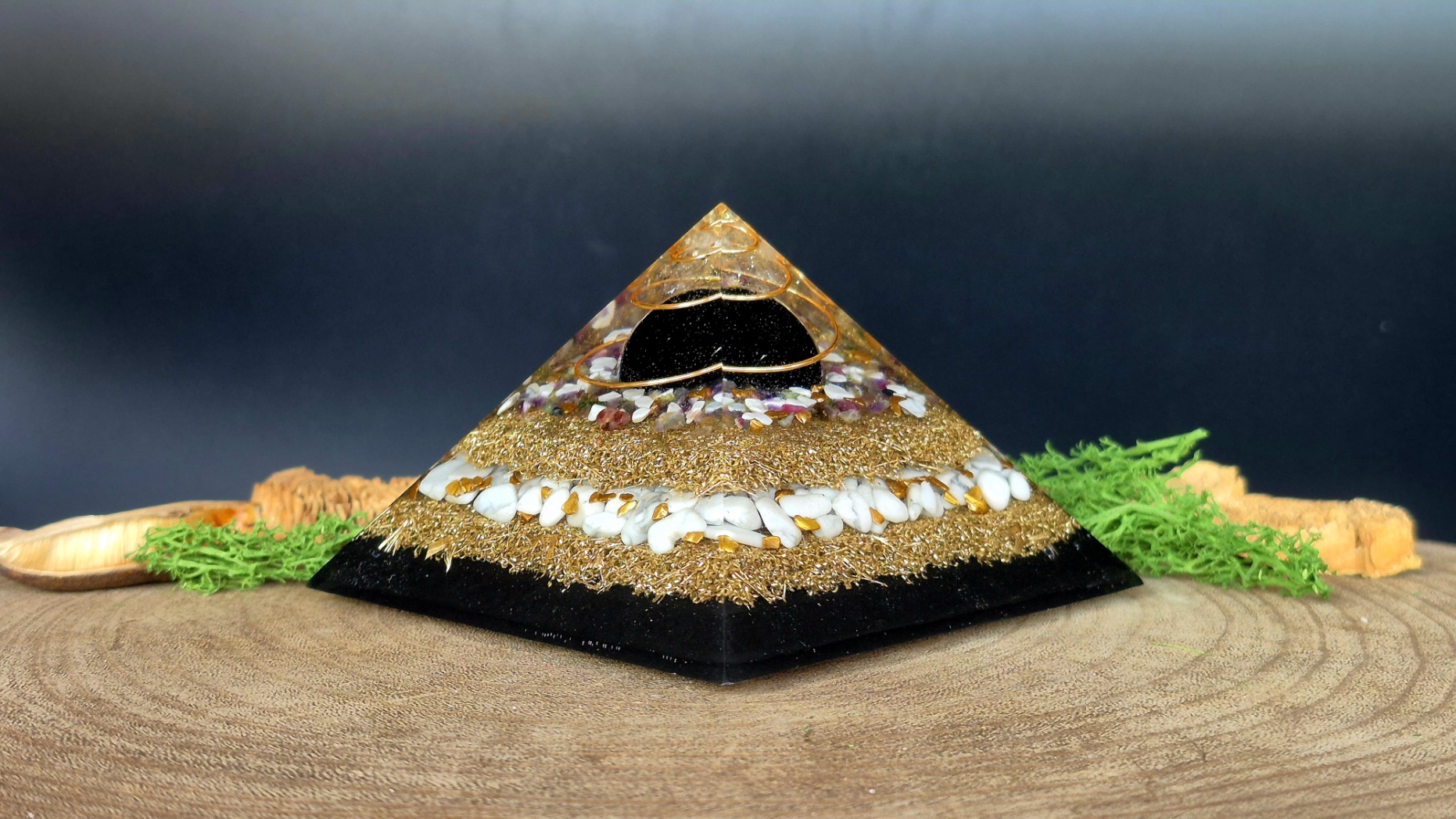 orgonite piramide bol obsidiaan wit zwart